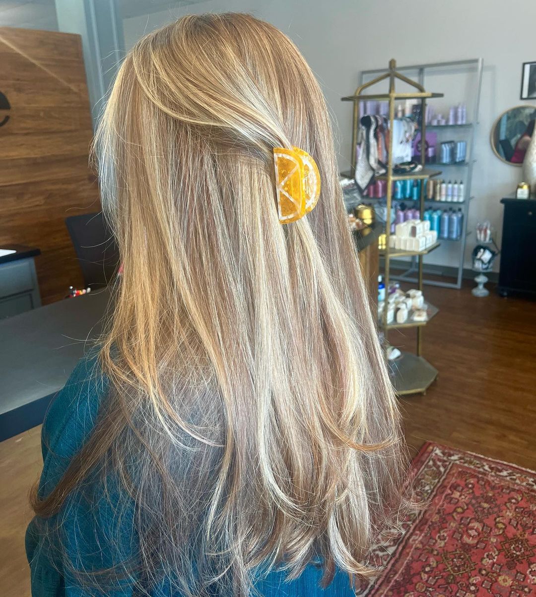 blond haar met koper lowlights warrige blowout