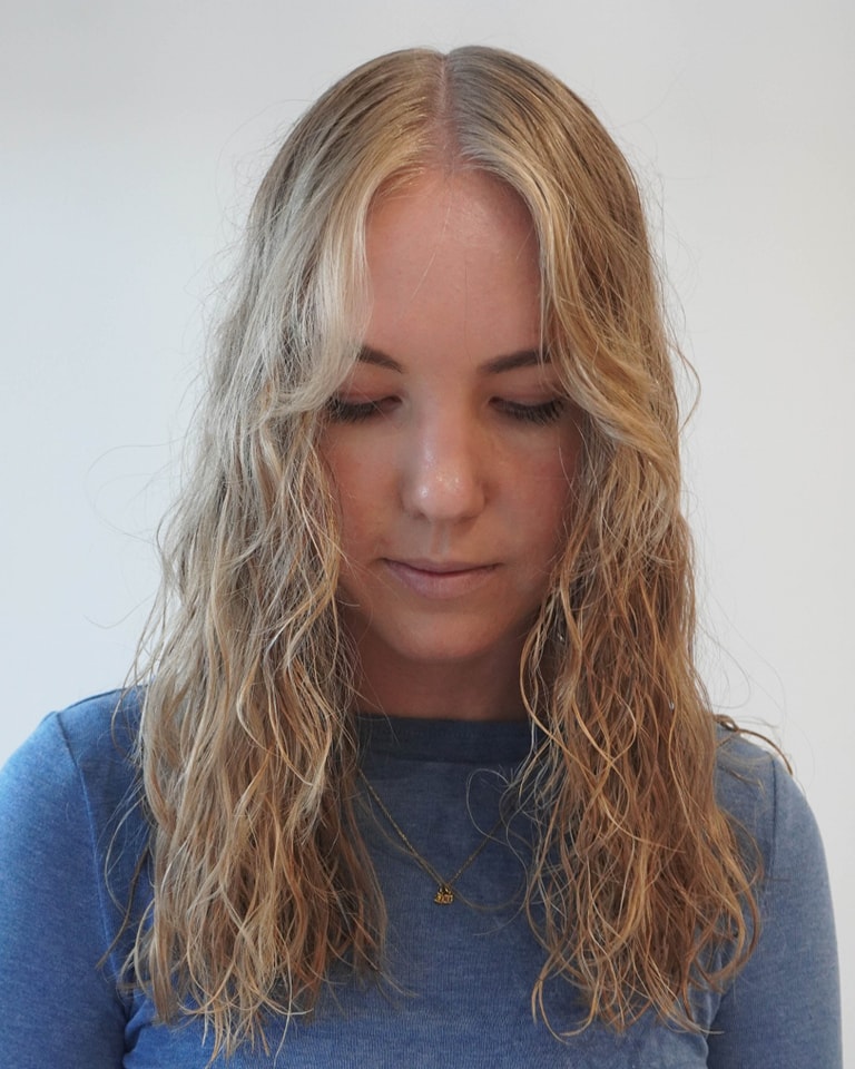 body wave perm met gordijn pony