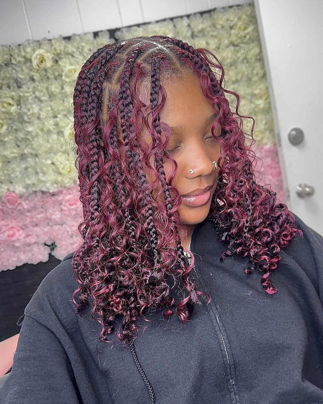 burgundy knotless braids in bob