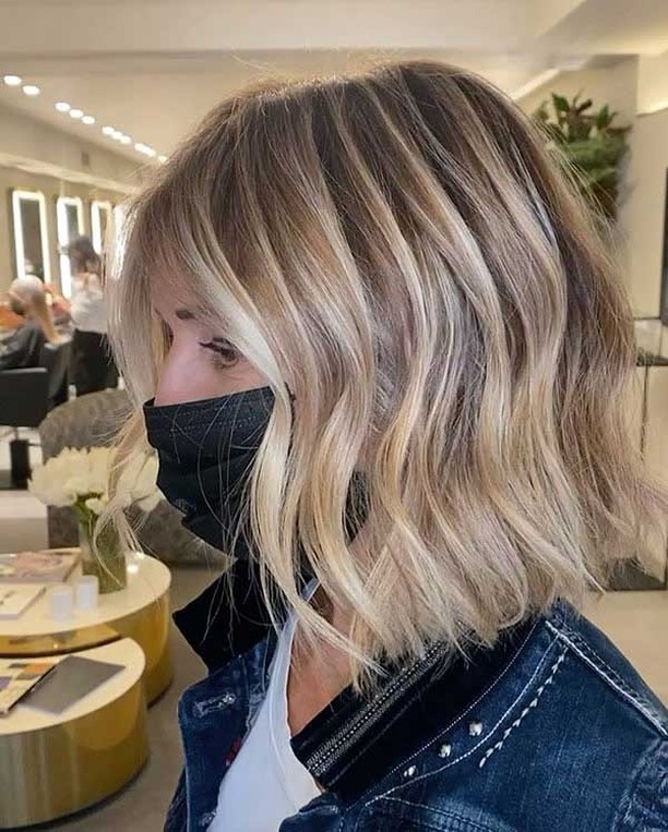 chin-length bronde wavy bob