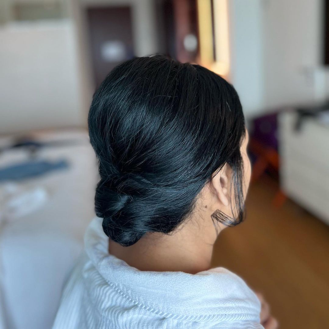 acconciatura classica con chignon