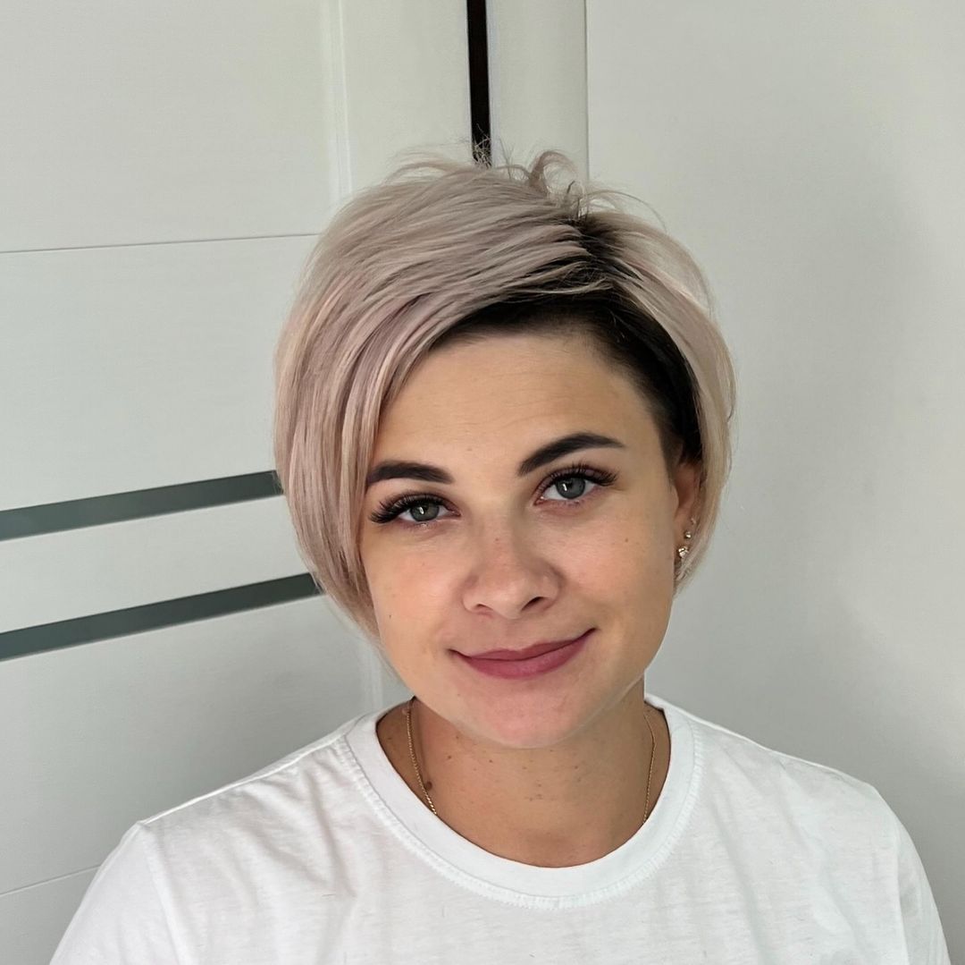 contrasting asymmetrical pixie bob cut