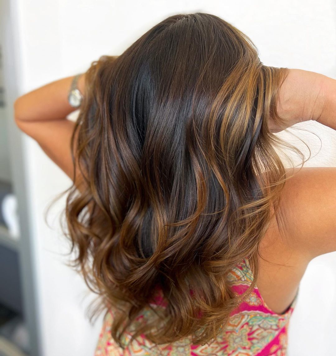 balayage caramello scuro con money piece