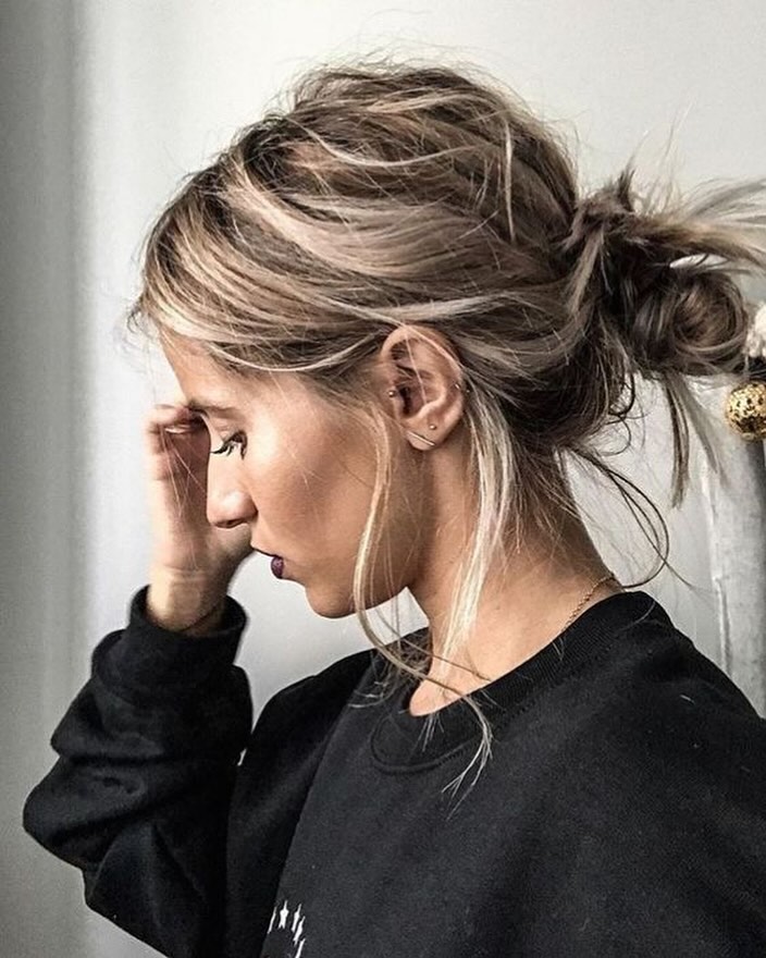 11 Messy Bun Hairstyles For Effortless Elegance