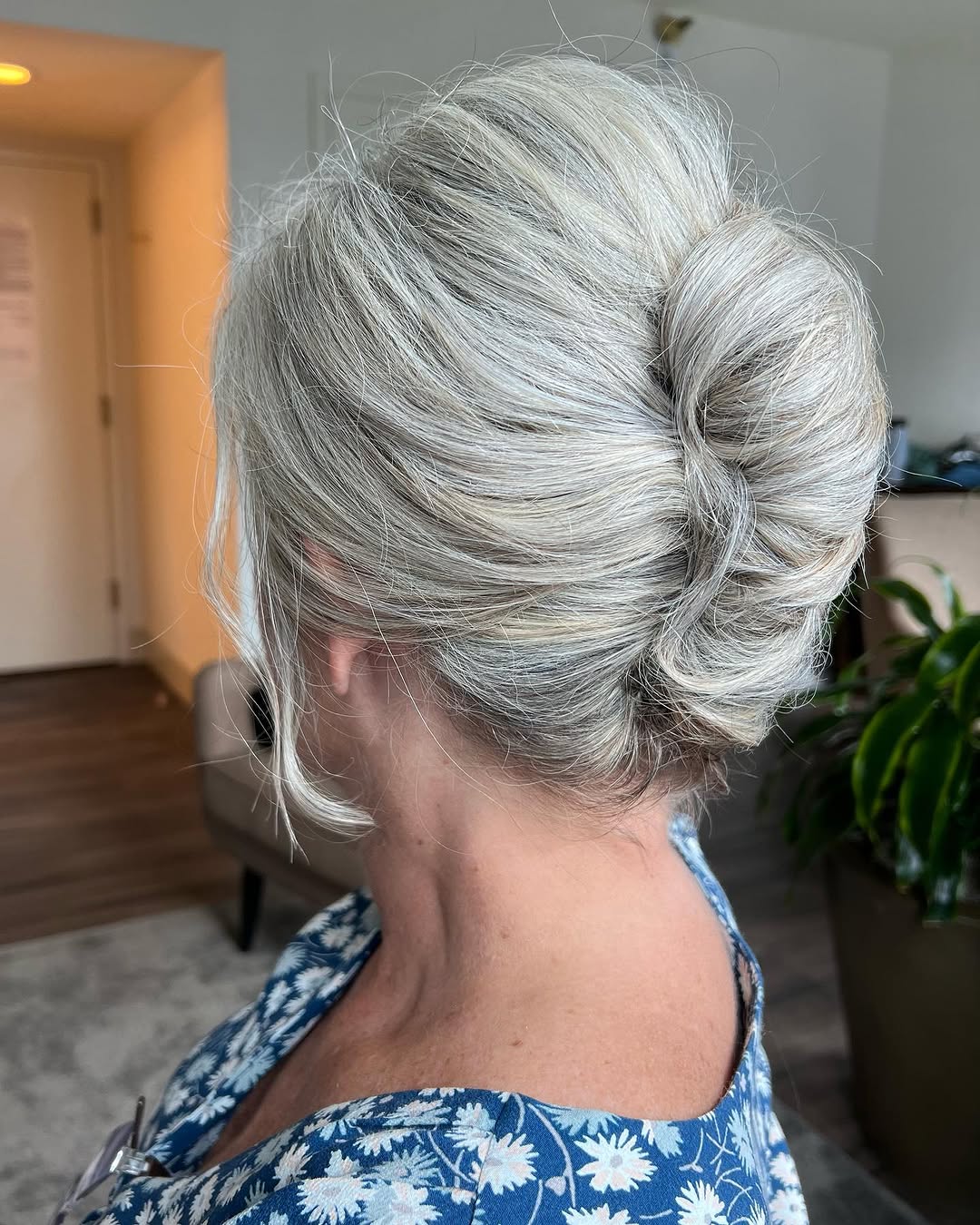 coiffure élégante pour les femmes de plus de 50 ans