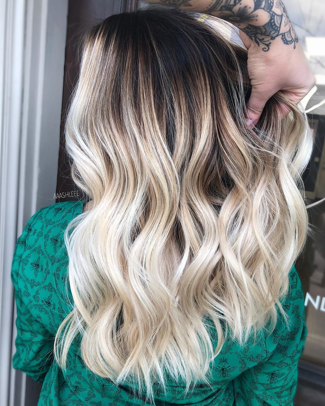 balayage louro platinado de alto contraste