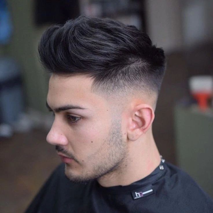 coiffure quiff à haut volume