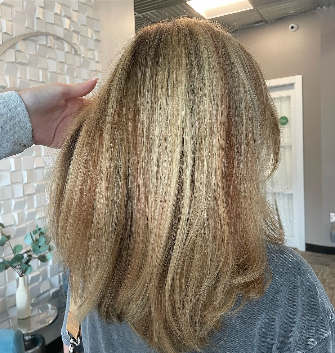 honingblond haar met koperen lowlights