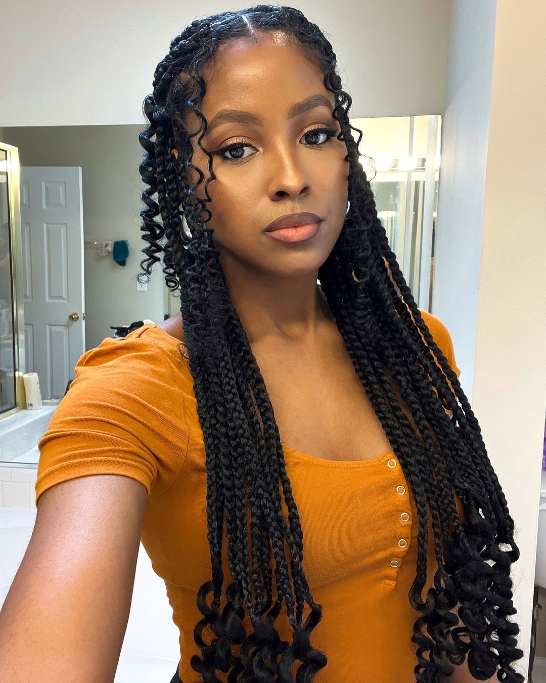 knotless box braids with curls