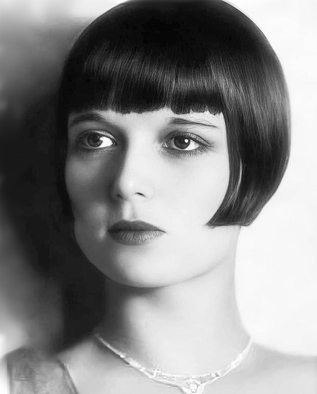 louise brooks with old hollyood bob