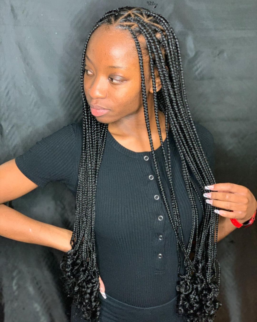 medium-sized long knotless box braids