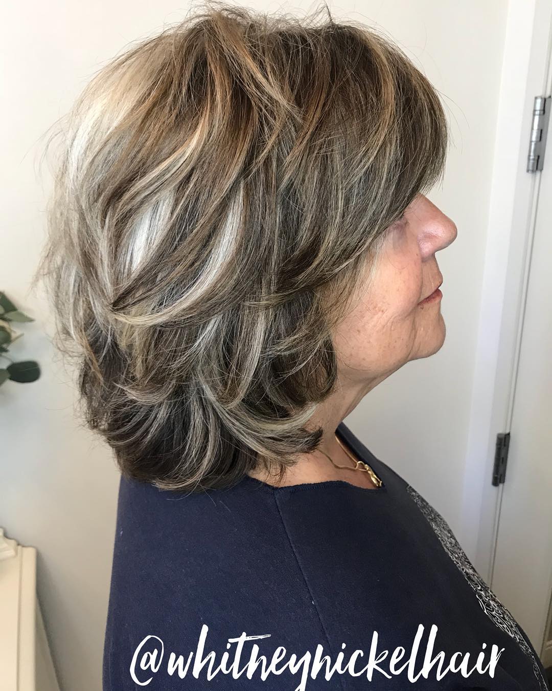 coupe de cheveux à l'anglaise pour les femmes âgées aux cheveux fins