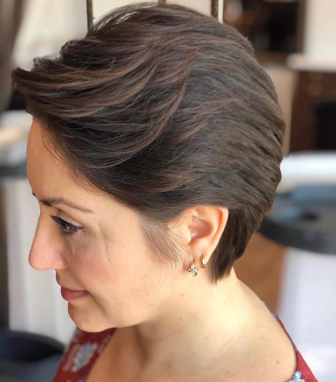 coupe pixie avec texture pour les femmes de plus de 50 ans