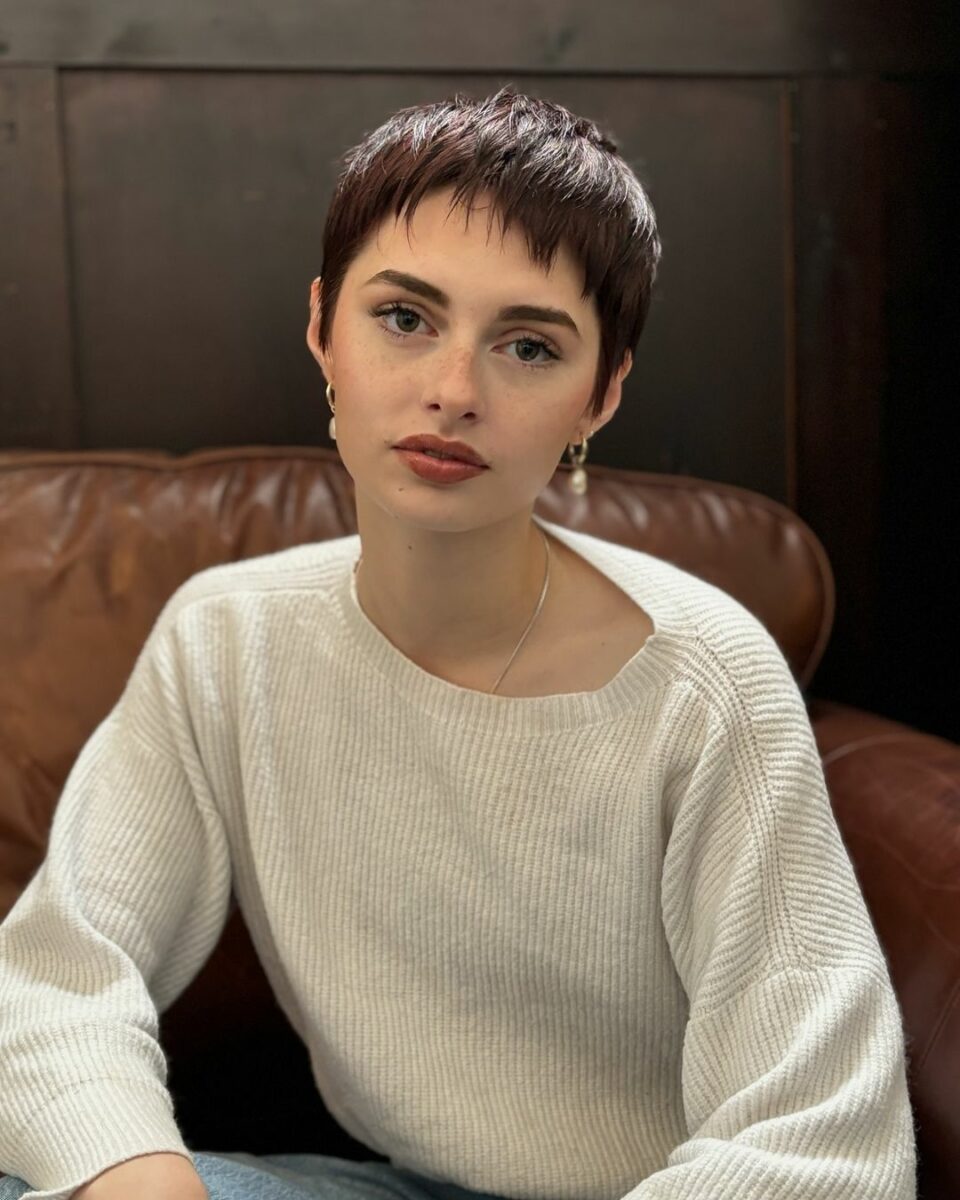  13 Short Haircuts For Fine Flat Hair That Give Your Style A Lift