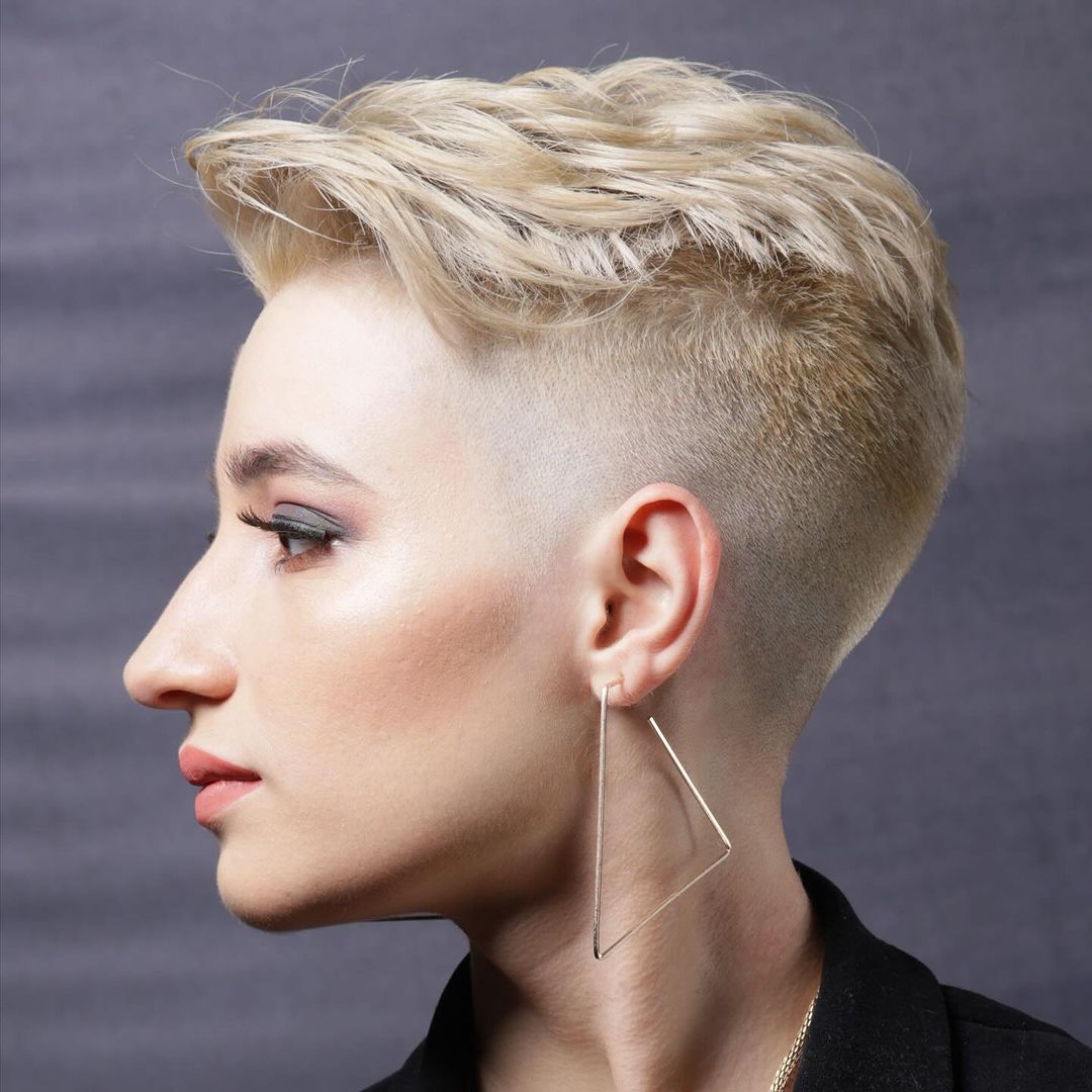 coupe de cheveux pixie courte avec coiffe