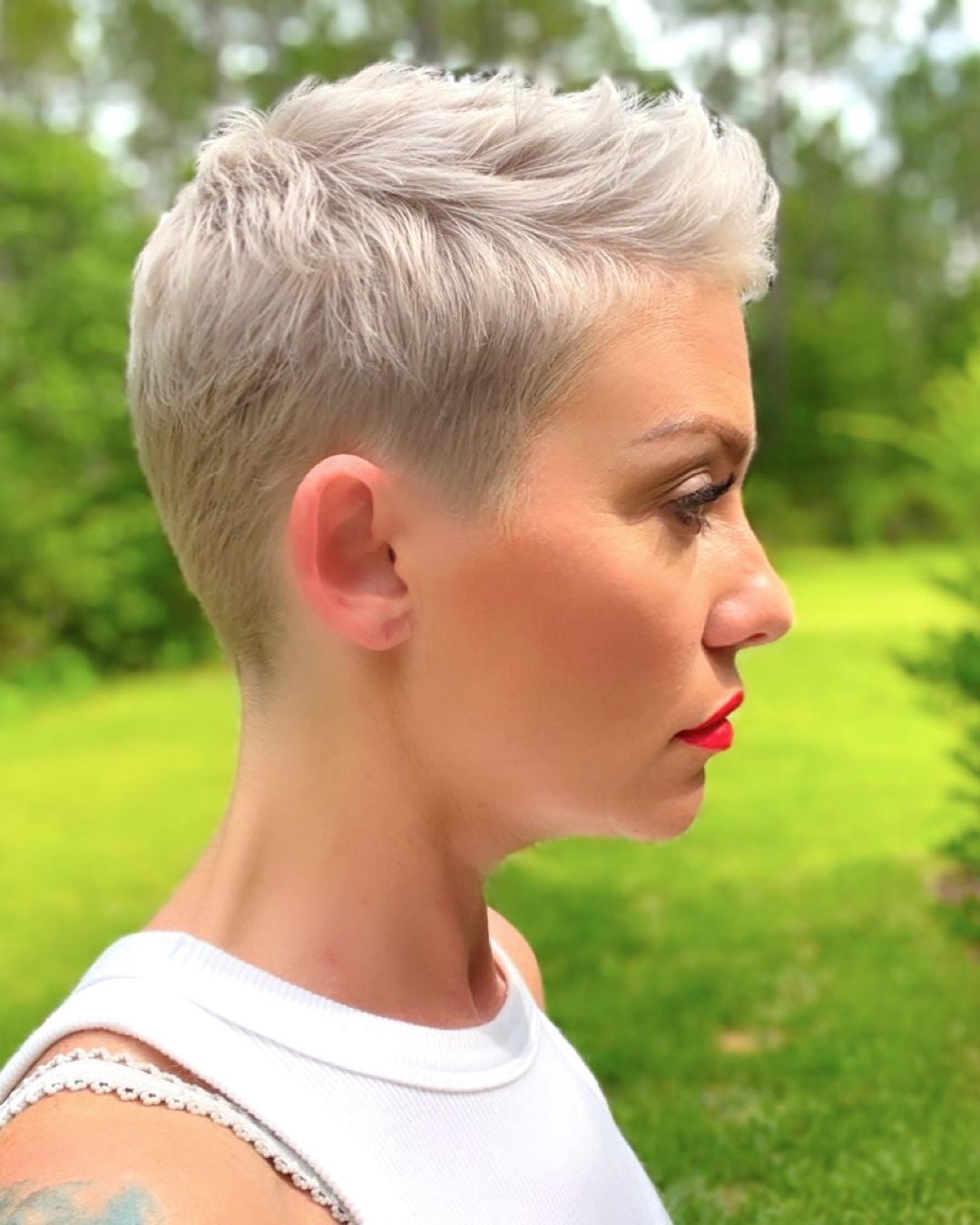 piekerige pixie cut voor vrouwen boven de 40