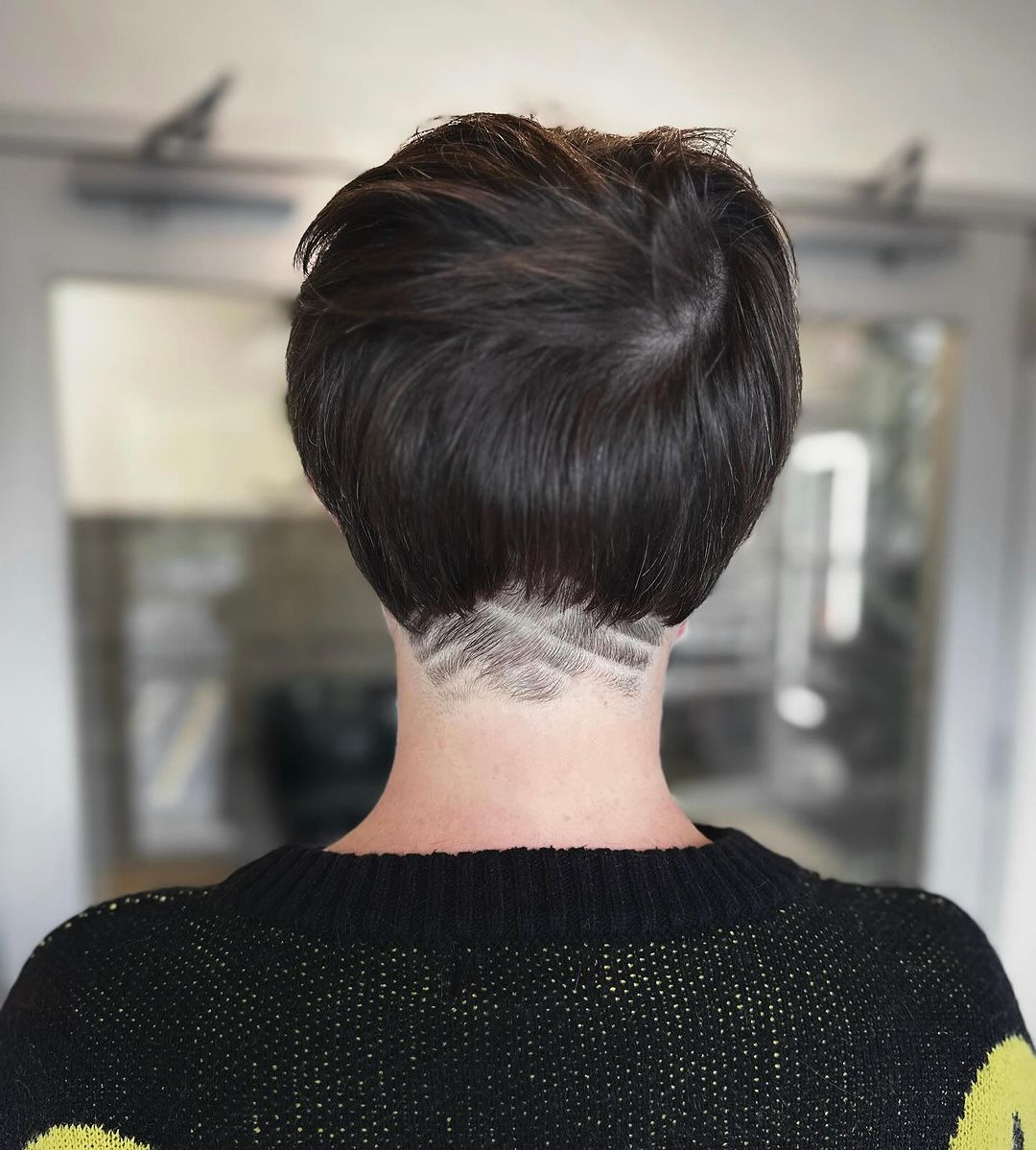 undercut pixie met abstracte voering