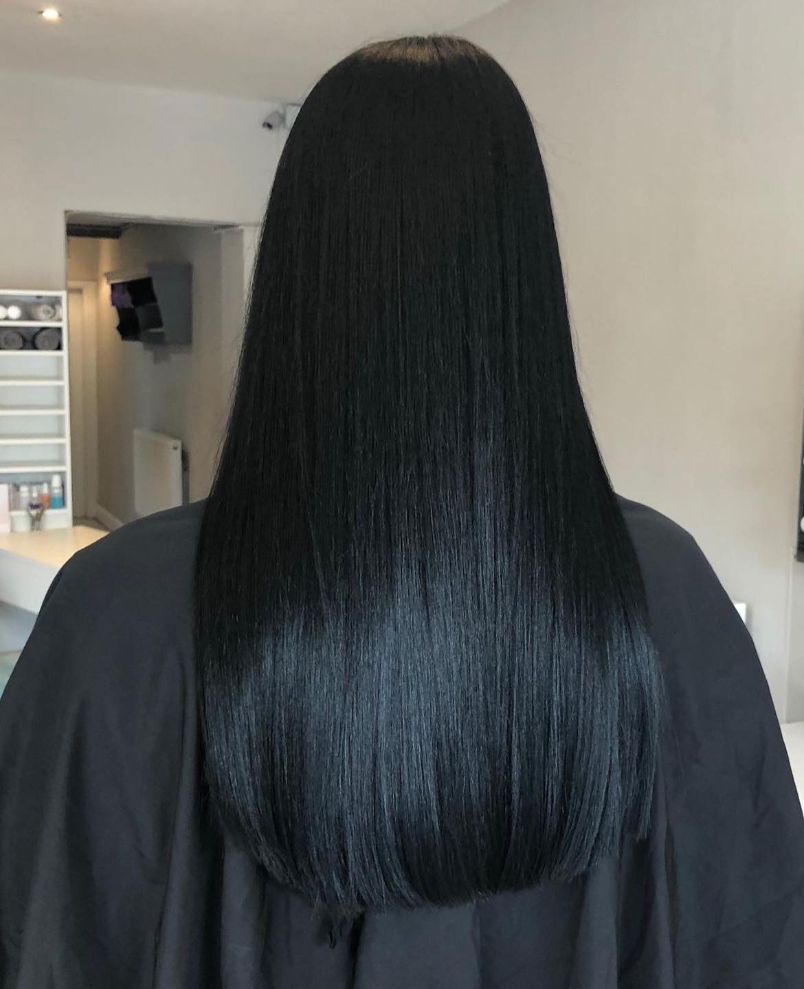 Cabelo preto brilhante clássico a jato