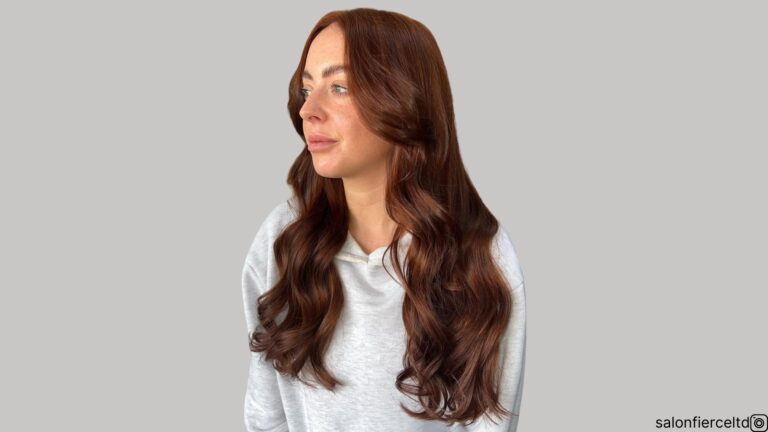 10 idées de cheveux auburn foncé pour une nuance plus riche que jamais