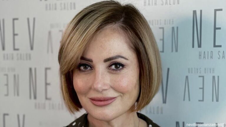 cheveux courts pour les femmes de plus de 50 ans