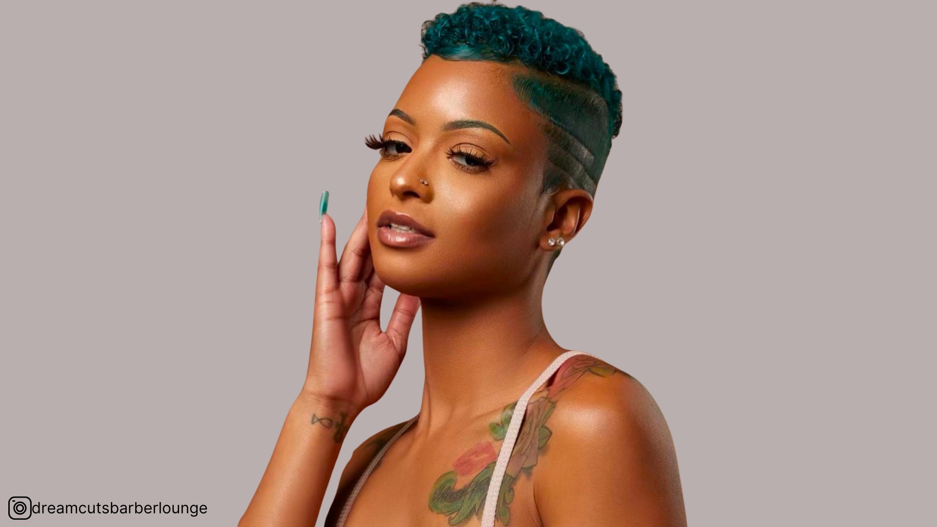 10 coupes de cheveux décolorées intéressantes pour les femmes qui élèveront votre look à un niveau impeccable