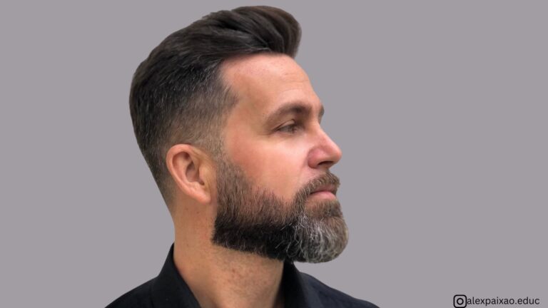 Taglio di capelli con sfumatura pompadour