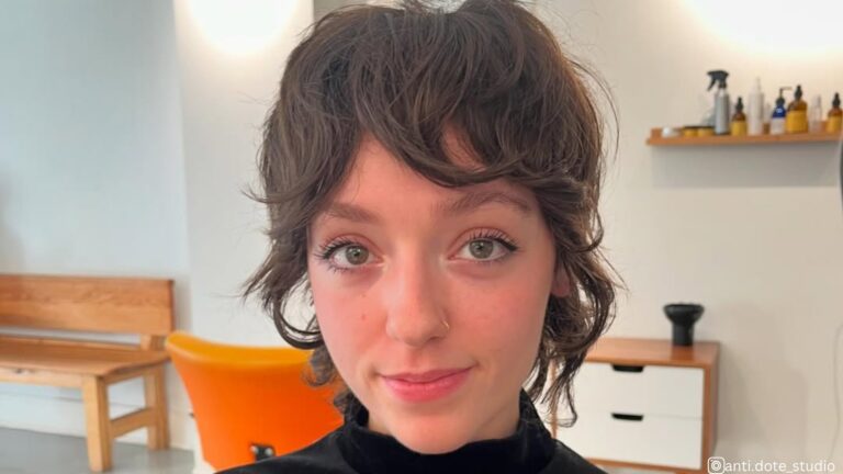 coupe de cheveux courte et hirsute