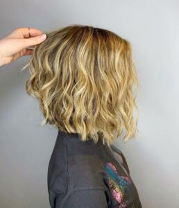 10 peinados Bob rizados para un look fresco que atraerá todas las miradas