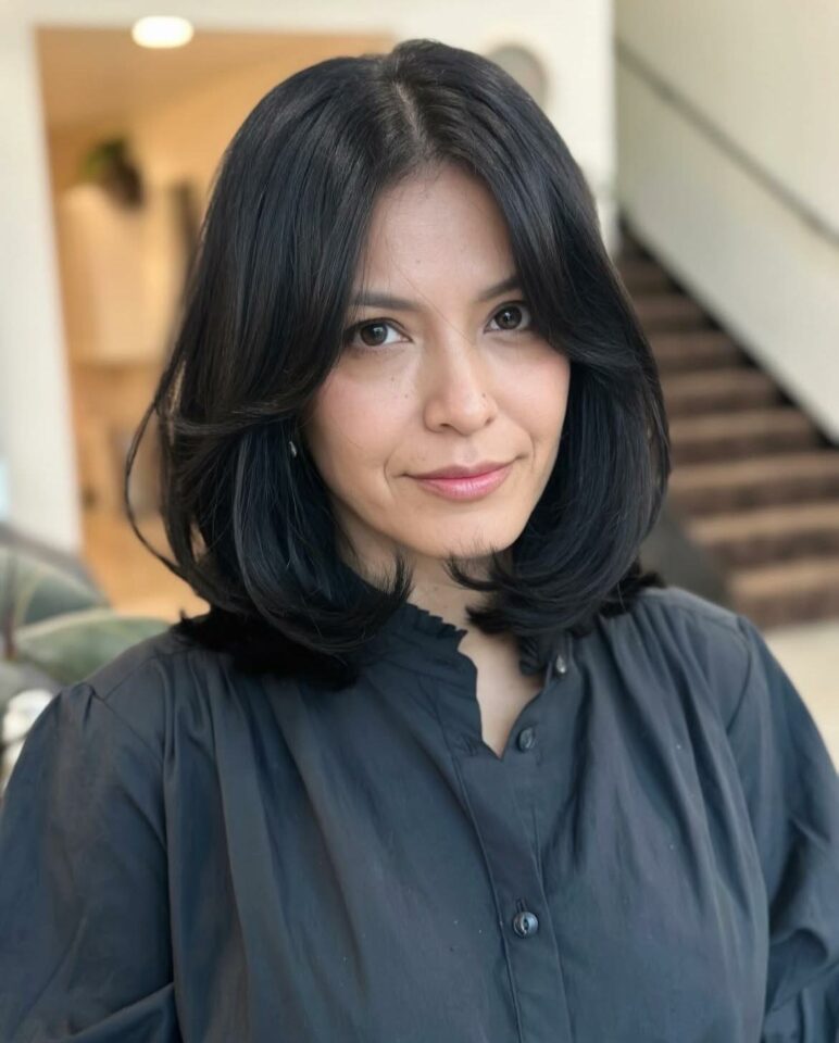 10 cortes de pelo a capas con flequillo cortina que elevarán tu look a ...
