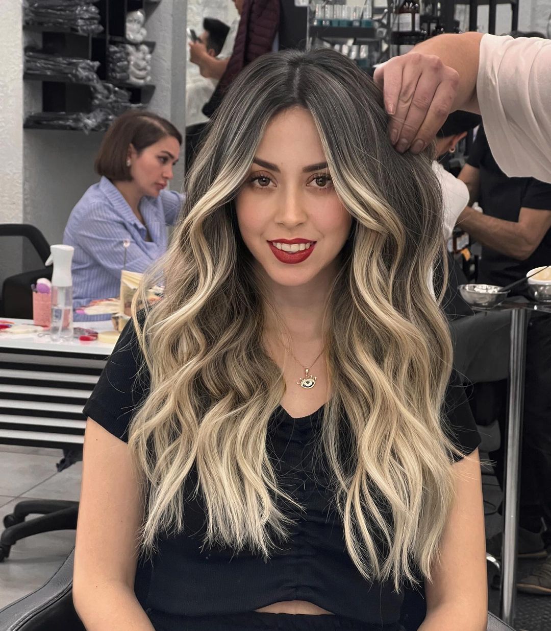 balayage marrone e biondo ad alto contrasto