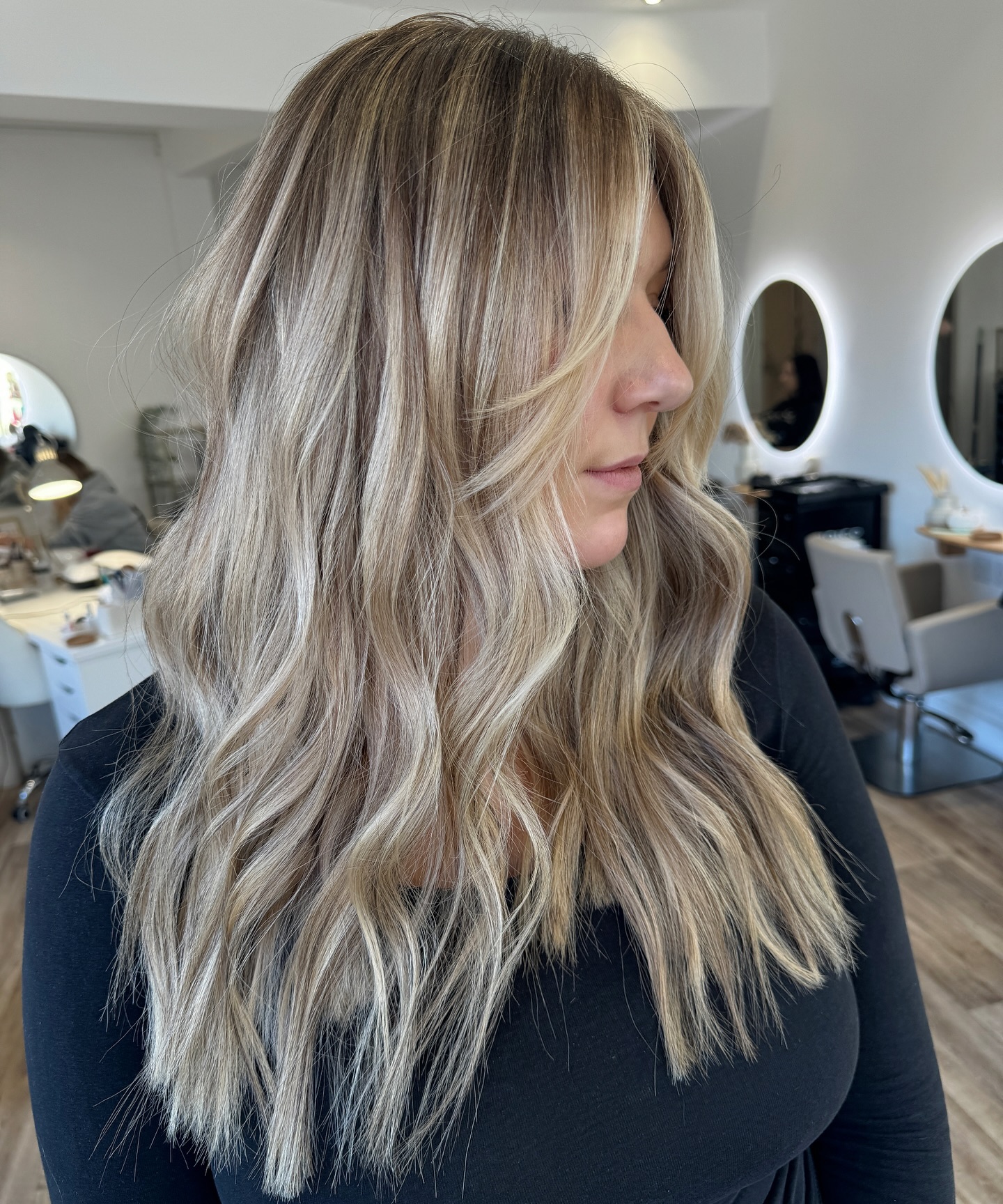 platinablonde balayage highlights