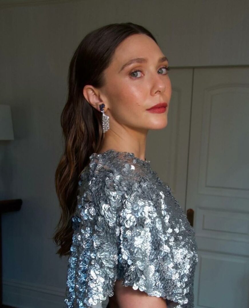 11 Middle Part Hairstyles For Showing Symmetry At Its Best