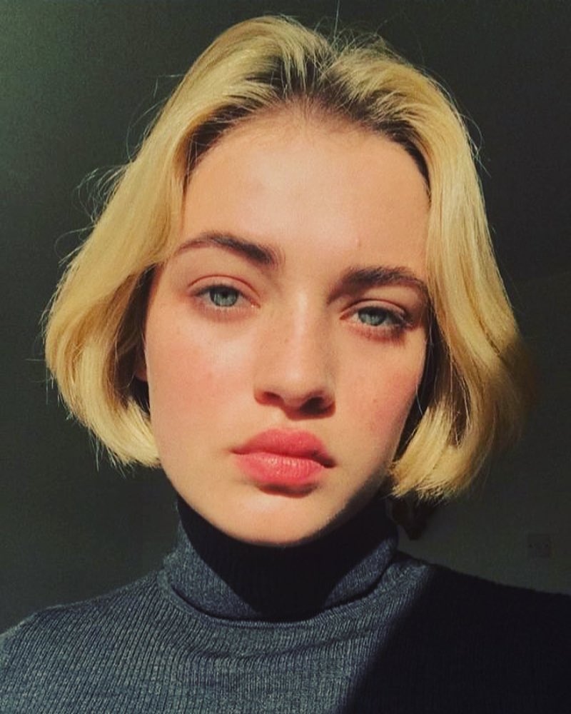 jaw-length '90s bob