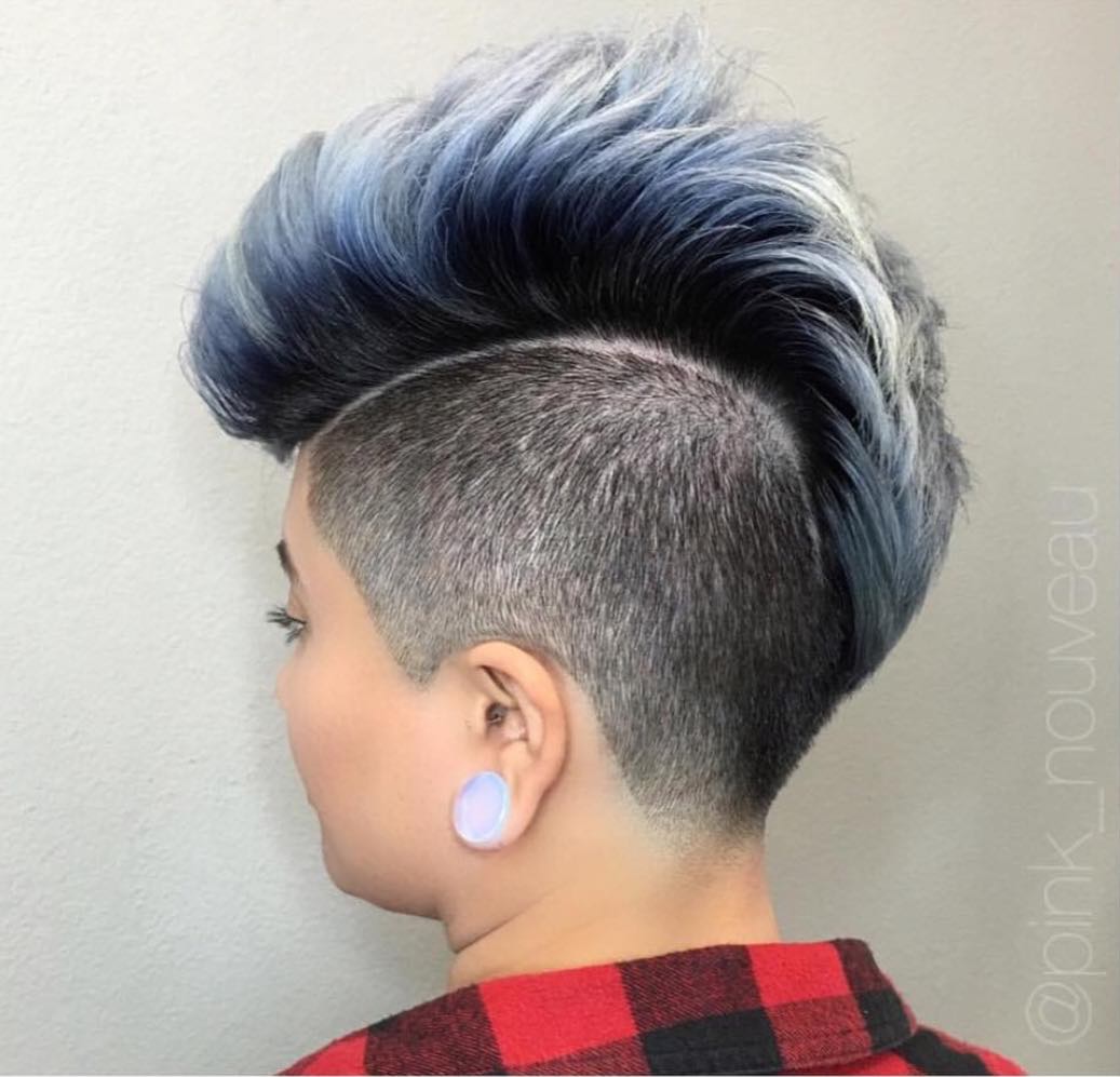 Coupe de cheveux décolorée