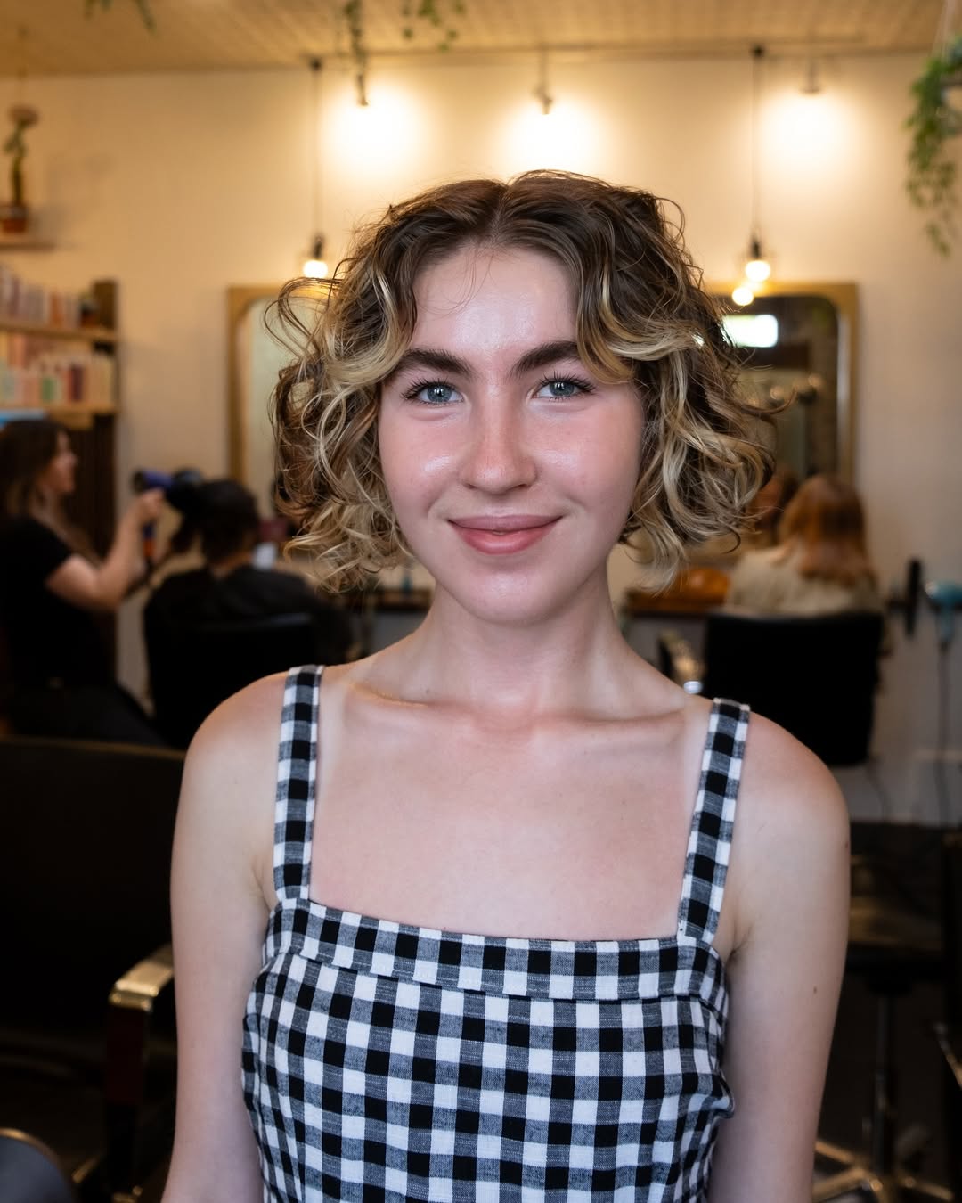 curly bob with highlights