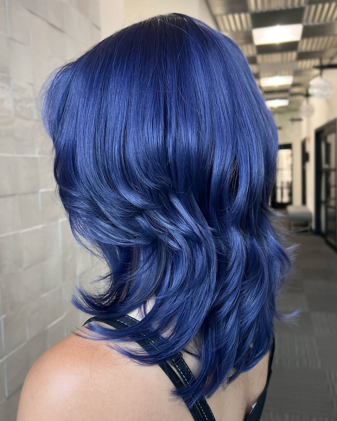 Cabelo azul escuro