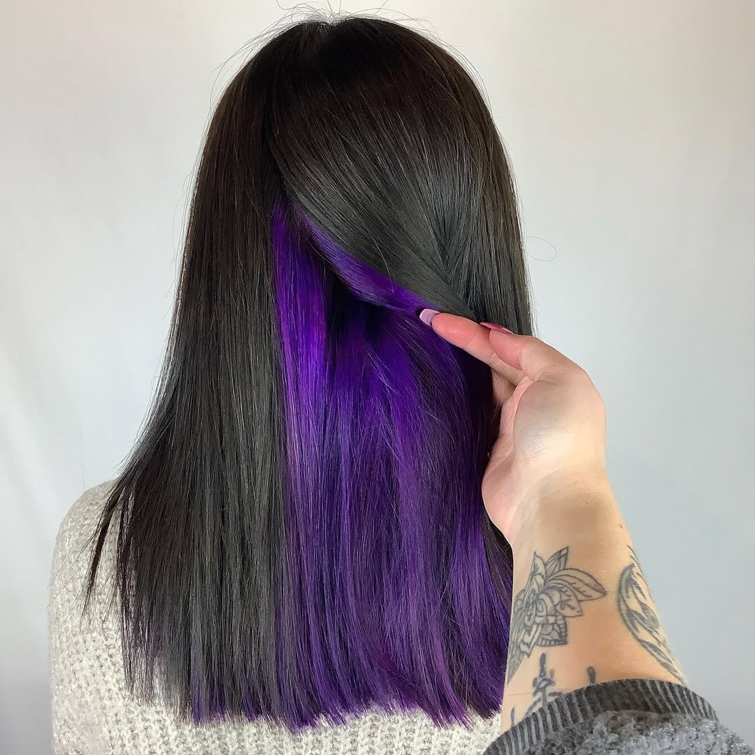 Mechas Peekaboo Morado Oscuro