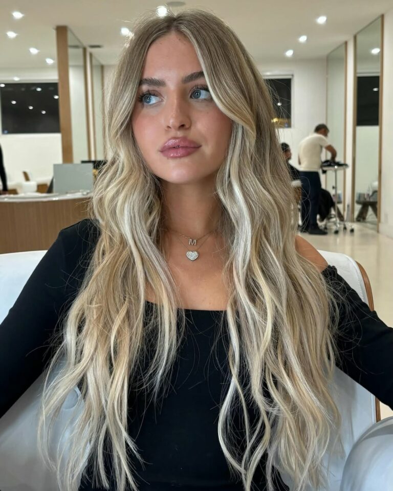 10 Looks Lindos de Cabelo Loiro Manteiga para um 2025 Liso e Suave
