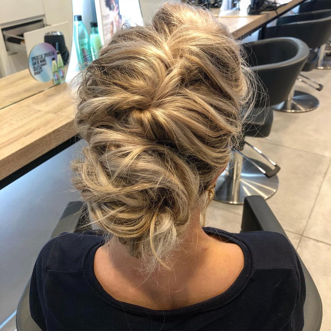 chignon coiffé-décoiffé