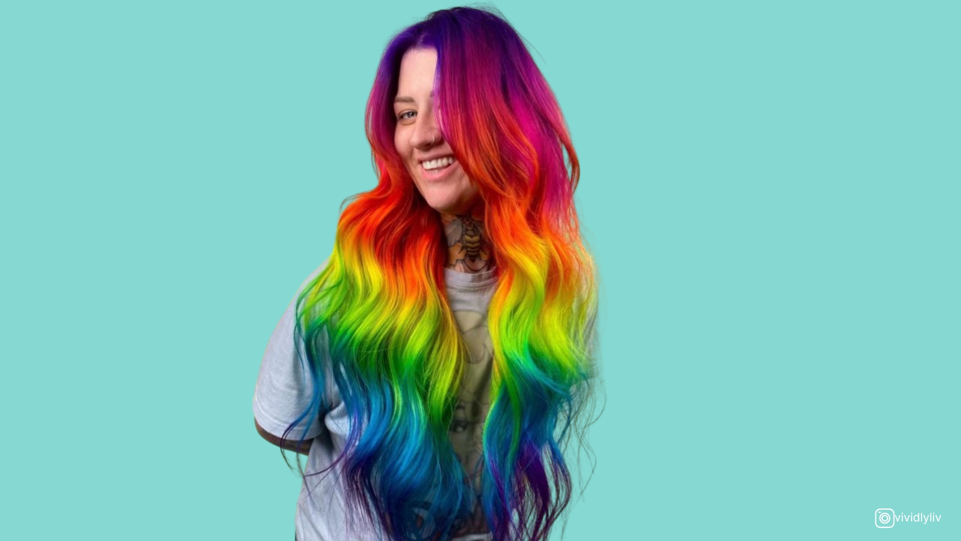 Les cheveux arc-en-ciel sont là pour ajouter une touche tendance et audacieuse à votre style