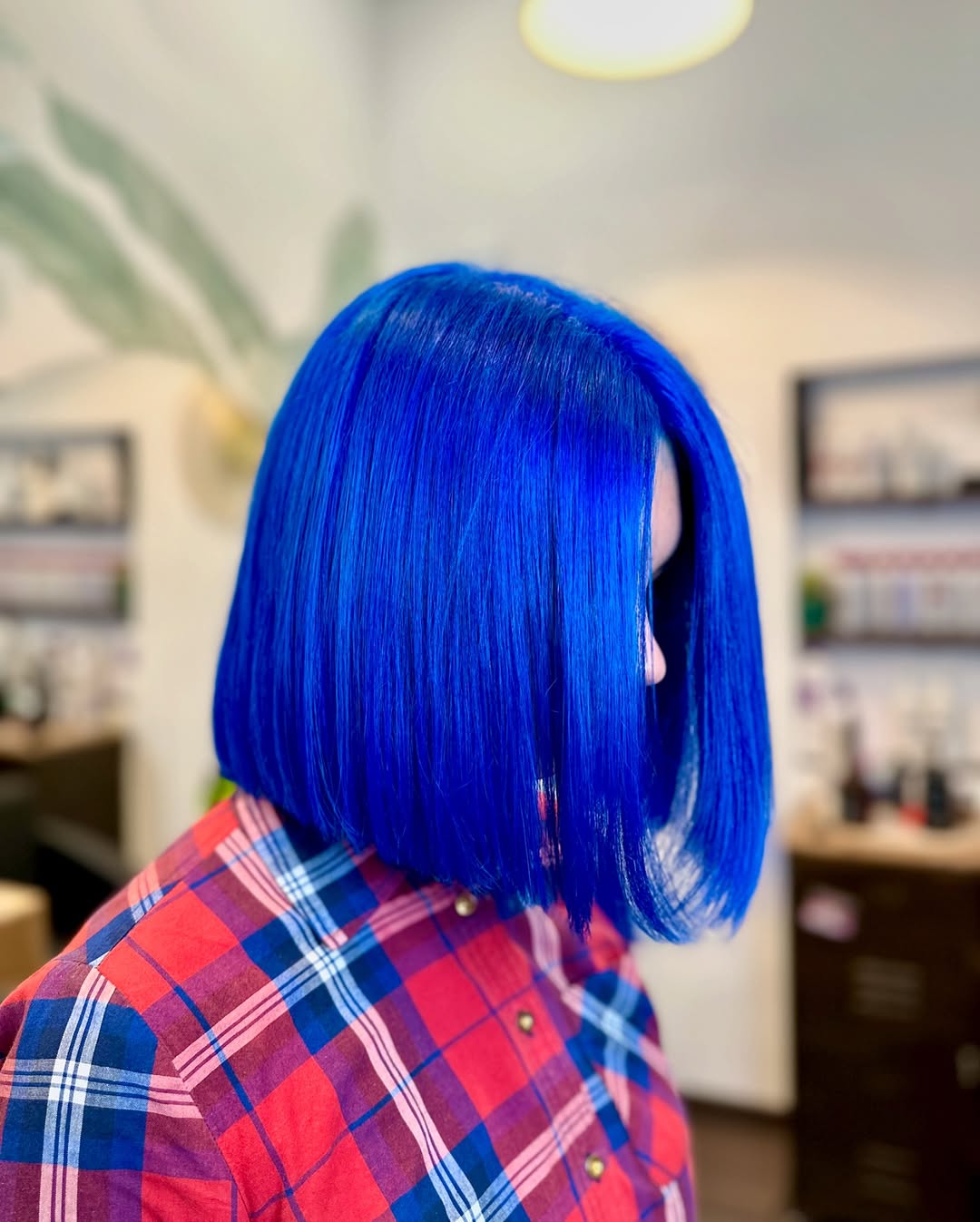 Cabelo azul escuro vívido