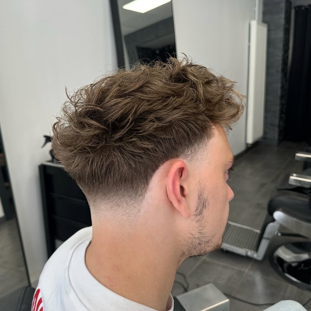 volumineuze top met lage fade