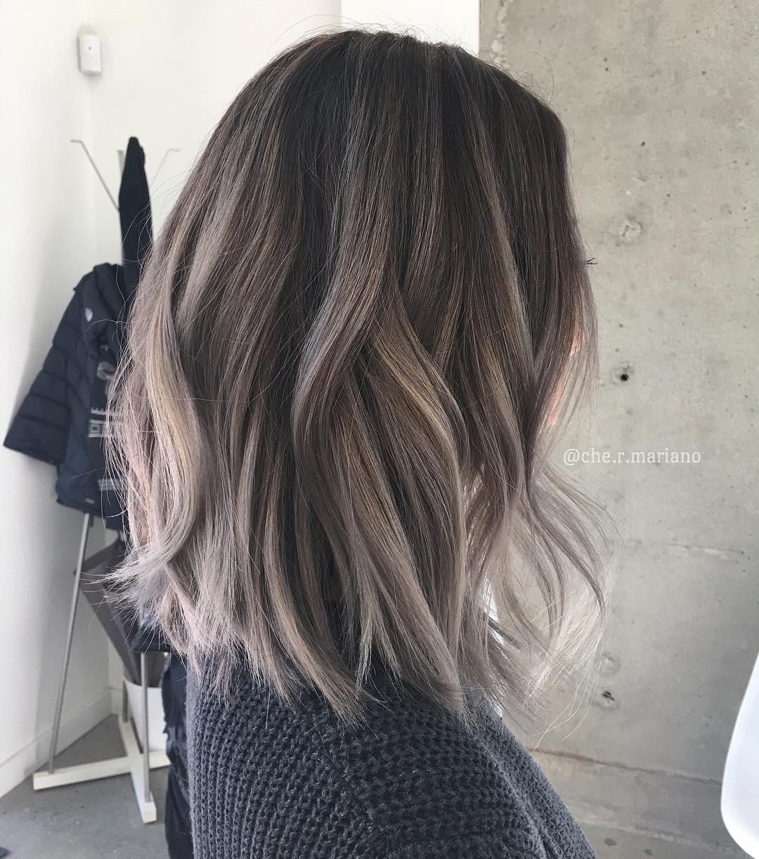 grijze balayage op bruin haar