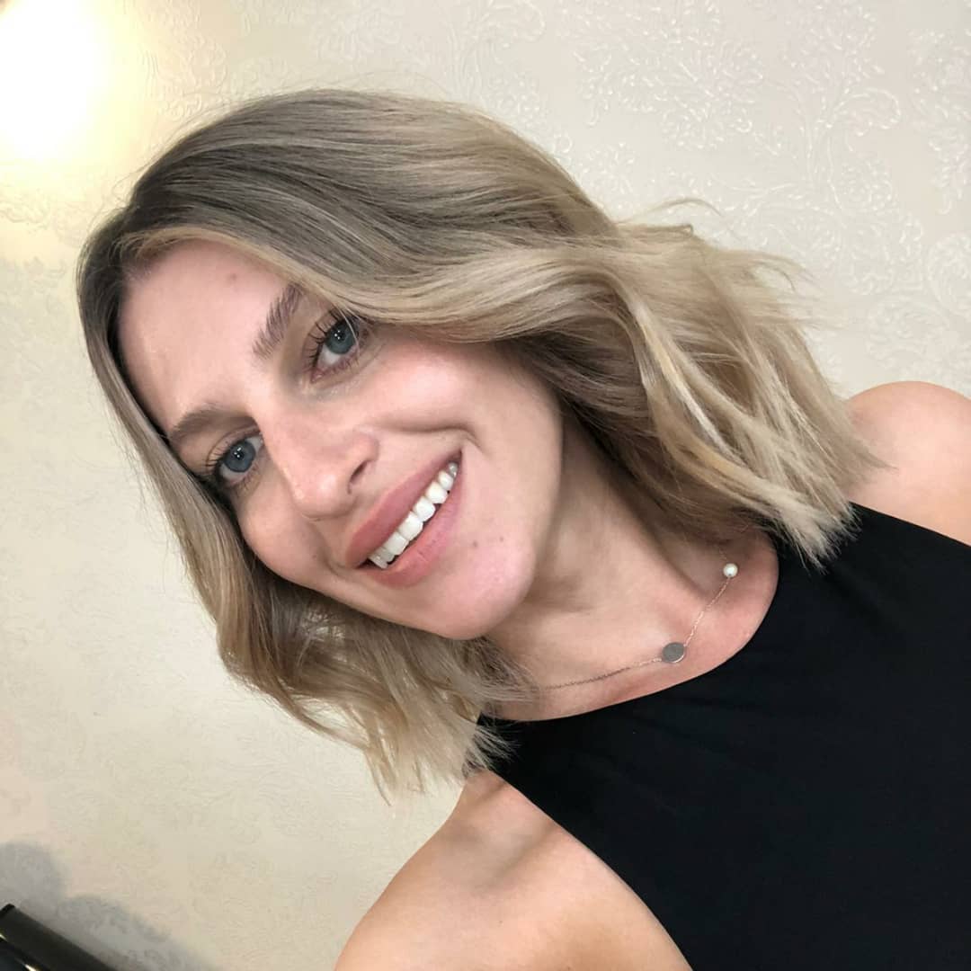 light blonde higlights on medium length hair