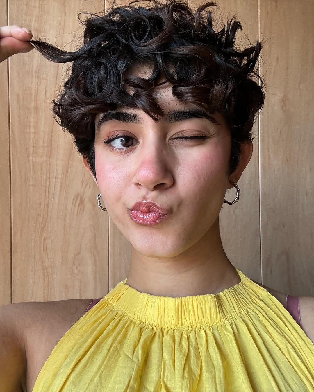 wavy pixie cut with bangs