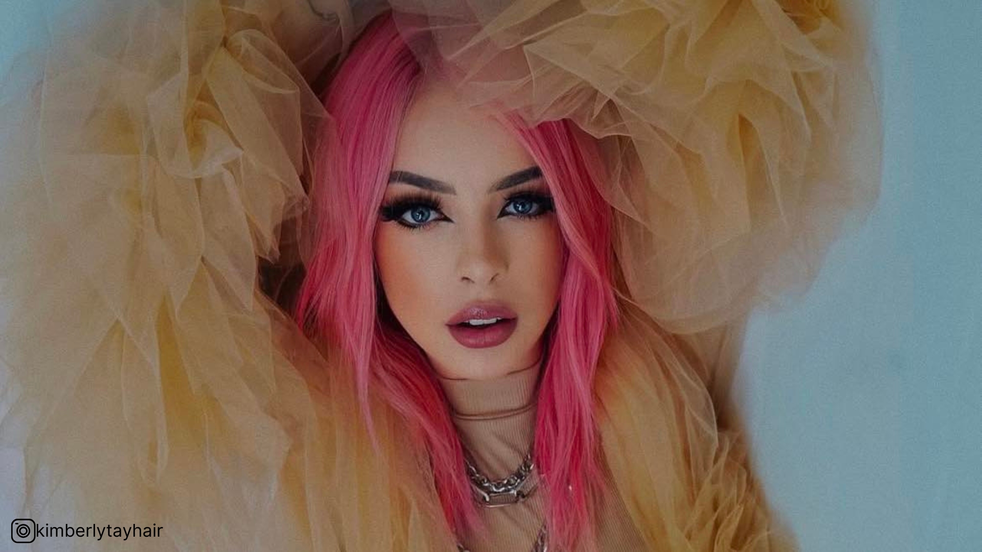 11 Gedurfde en prachtige looks voor roze haar om een statement mee te maken