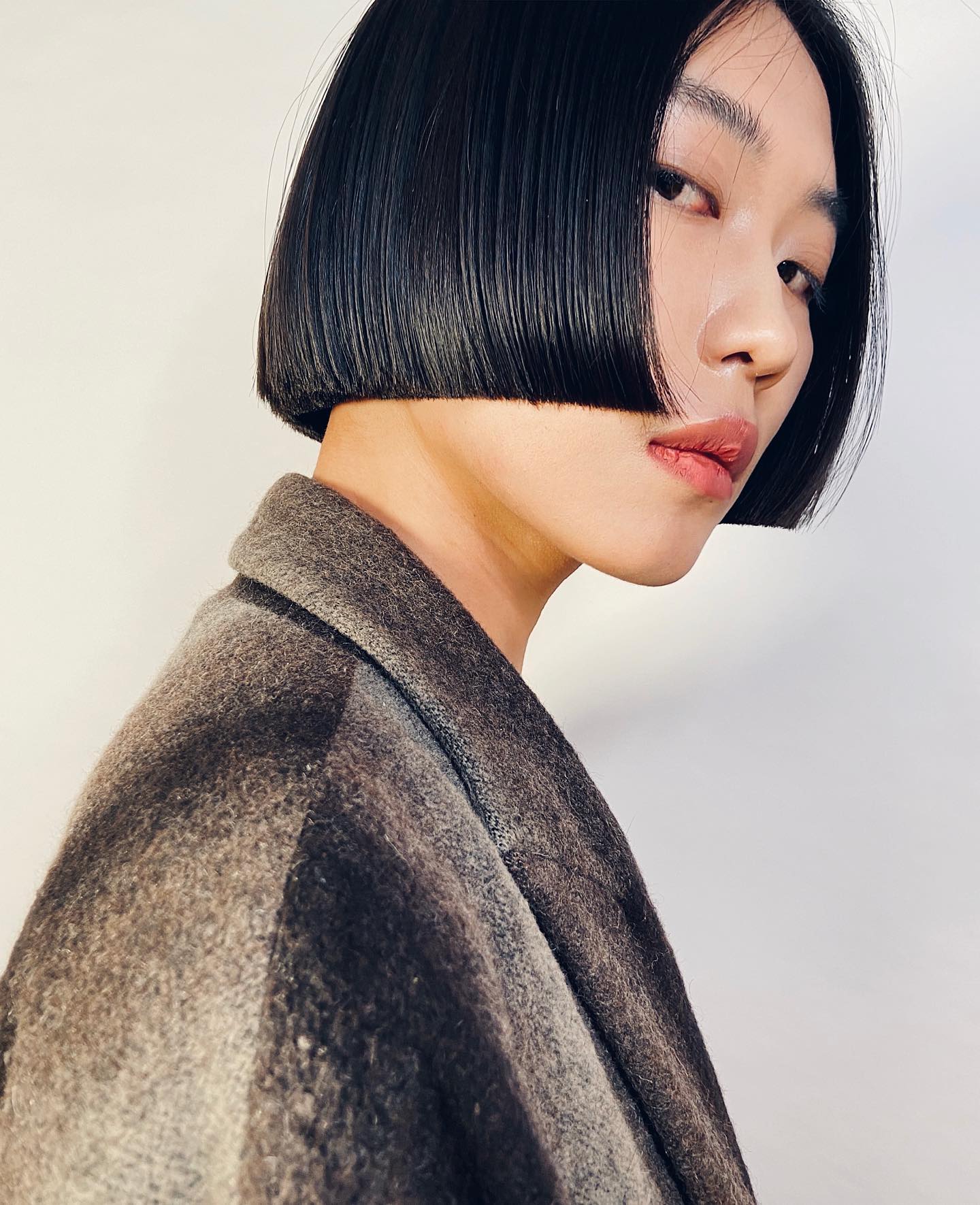 sharp short straight bob