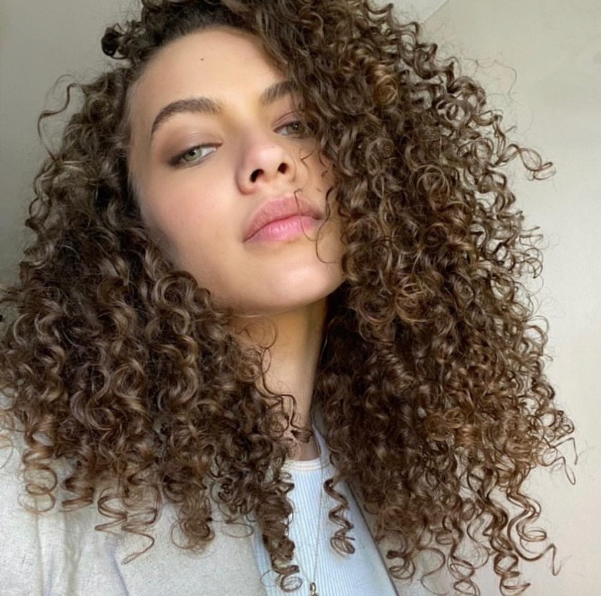 Mid-Length Curly Layers With Volume