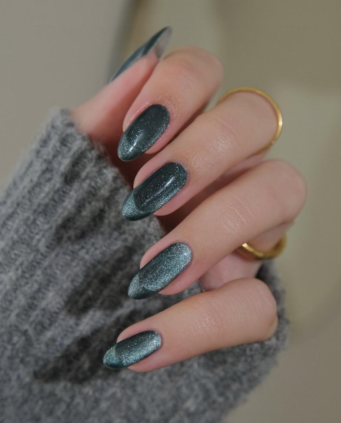 Uñas de invierno de terciopelo de almendra