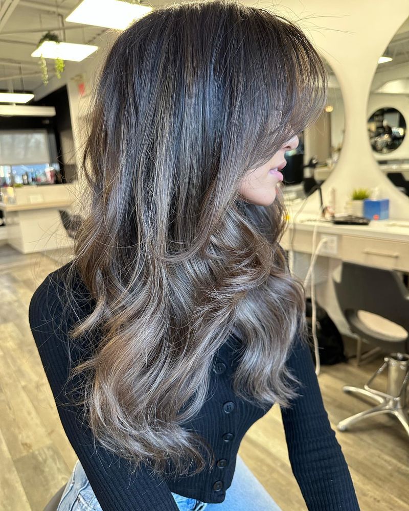 Balayage castanho-acinzentado